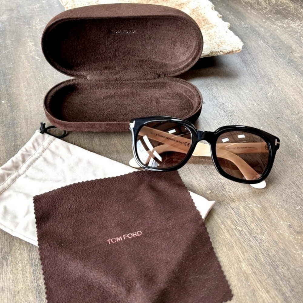 Tom Ford Sunglasses Black With Ivory Colored Arms, Gold Accents, Made In Italy - Picture 3 of 11